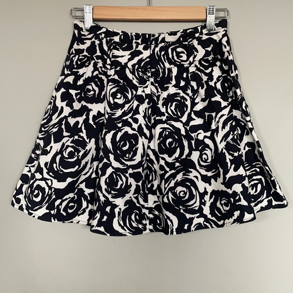Forever 21 Black & White Floral Skirt with Pockets - Picture 3 of 7